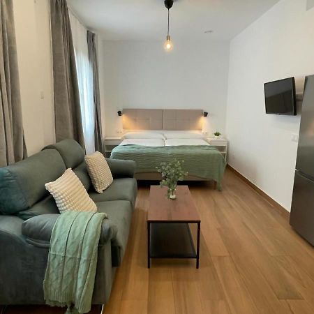 Global Suites Sevilla Bagian luar foto