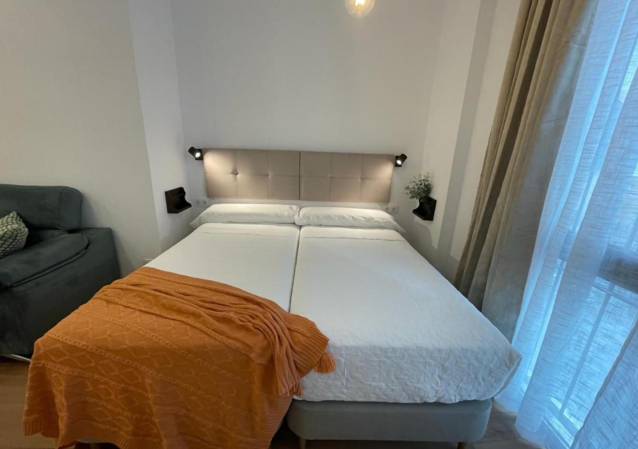 Global Suites Sevilla Bagian luar foto