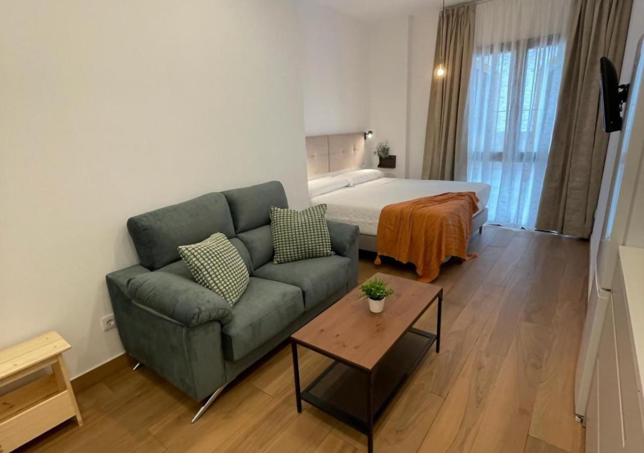 Global Suites Sevilla Bagian luar foto